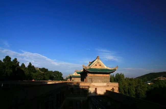 武汉民办高校网站建设哪家好 烽虎网络专业解决方案-1